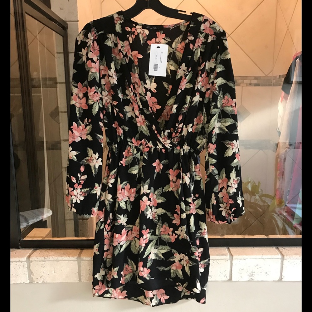 Super cute floral wrap dress - NWT